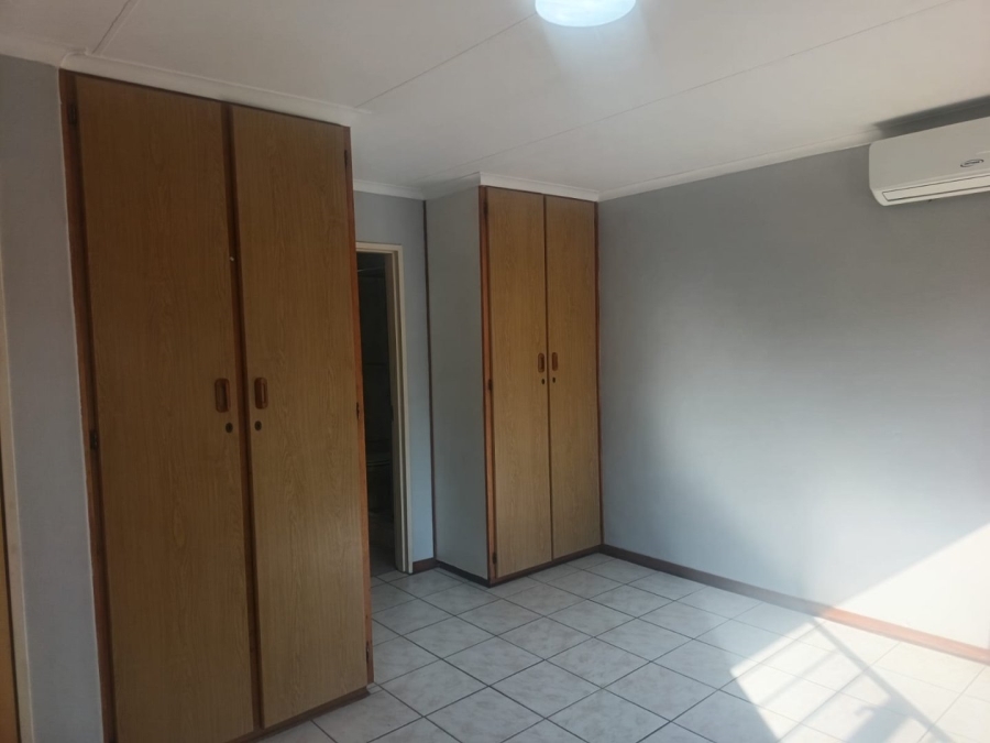 3 Bedroom Property for Sale in Rhodesdene Northern Cape